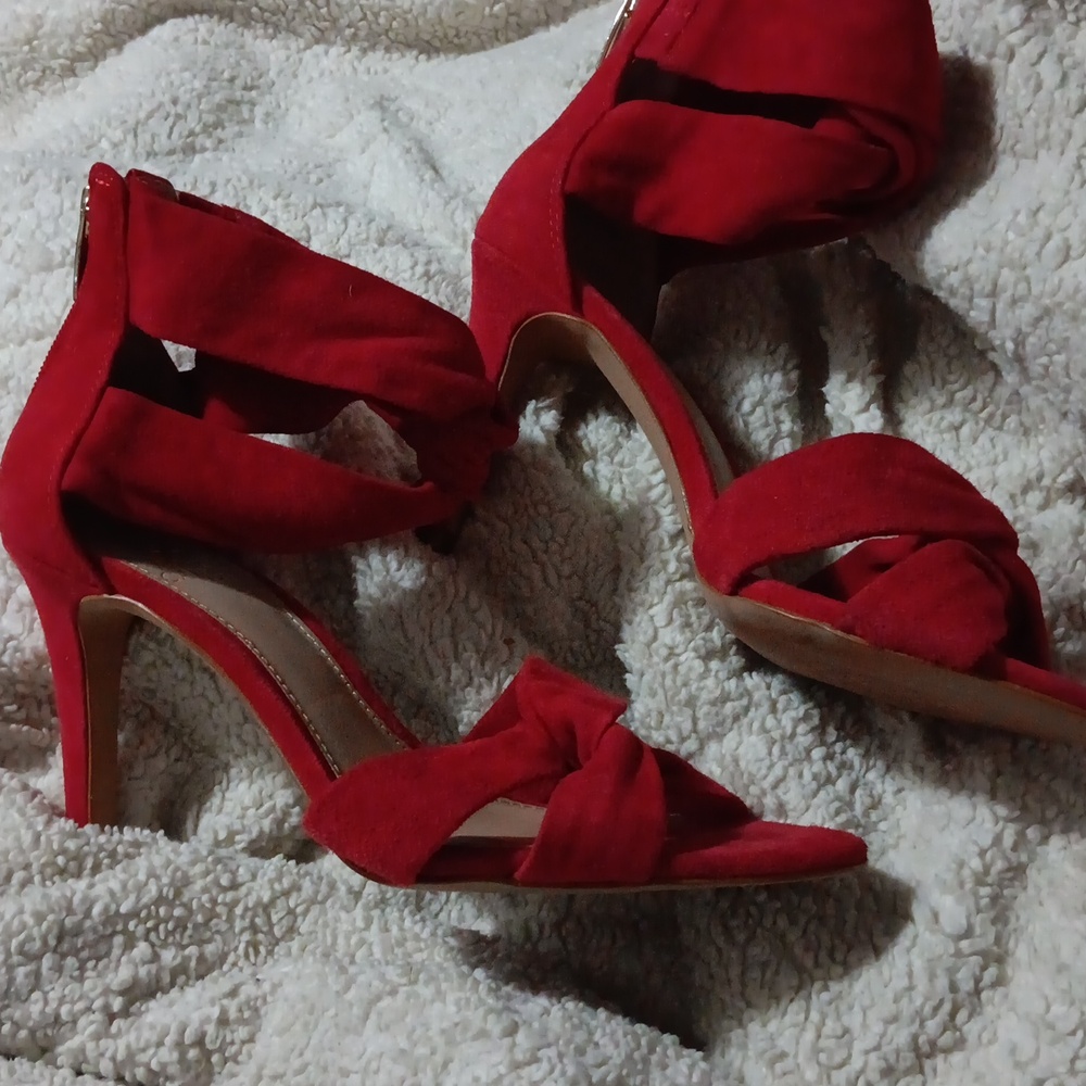 Vince Comuto red suede heels 8.5